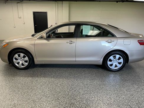 Used 2009 Toyota Camry LE FWD image 7