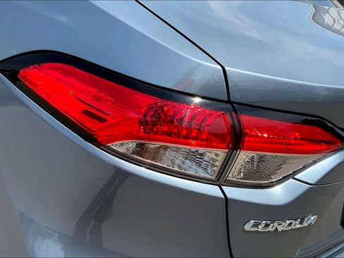 Used 2021 Toyota Corolla LE image 27