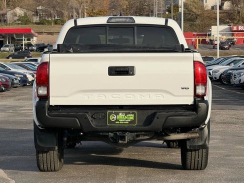 Used 2016 Toyota Tacoma TRD Sport image 4