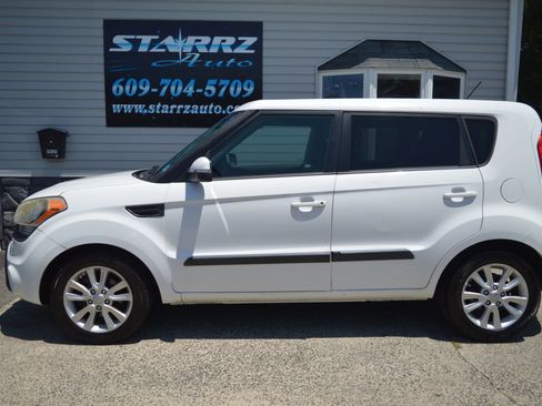 Used 2012 Kia Soul + FWD image 2