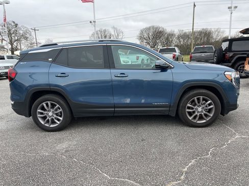Used 2024 GMC Terrain SLT image 4