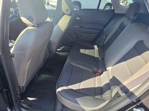 Used 2025 Chevrolet Trax ACTIV w/ Sunroof Package FWD image 10