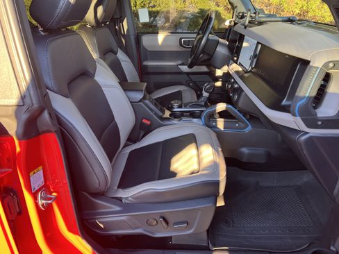 Used 2023 Ford Bronco Wildtrak image 33