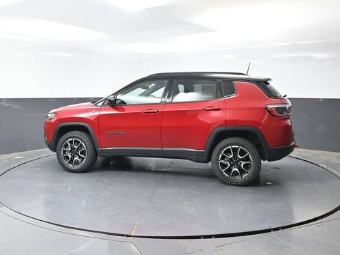 Used 2025 Jeep Compass Trailhawk AWD/4WD image 11