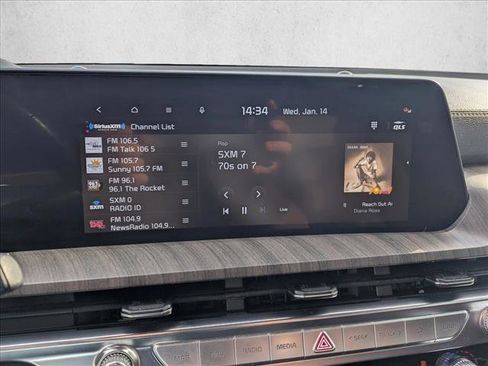 Used 2024 Kia Telluride SX w/ Towing Package image 12