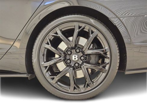 Certified 2024 Bentley Flying Spur W12 image 16