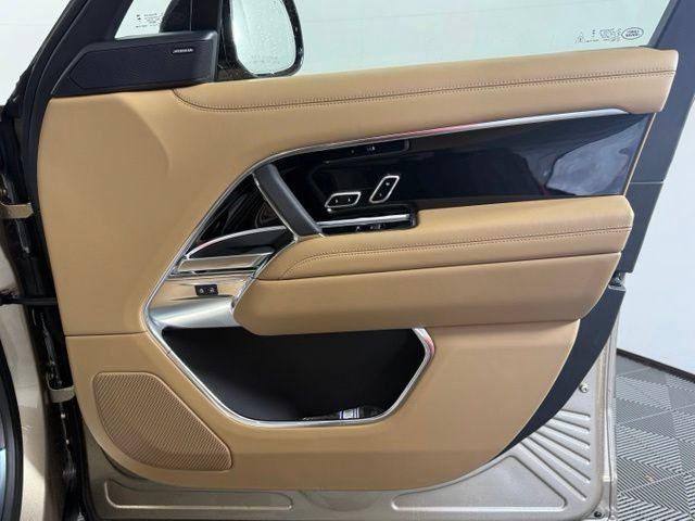 New 2026 Land Rover Range Rover Long Wheelbase SE AWD/4WD image 22