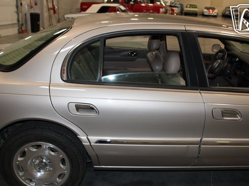 Used 1999 Lincoln Continental FWD image 32