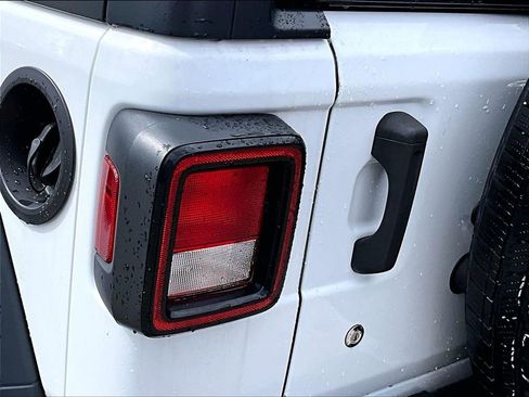 Used 2018 Jeep Wrangler Unlimited Sport S image 27