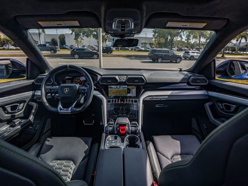 Used 2022 Lamborghini Urus image 20