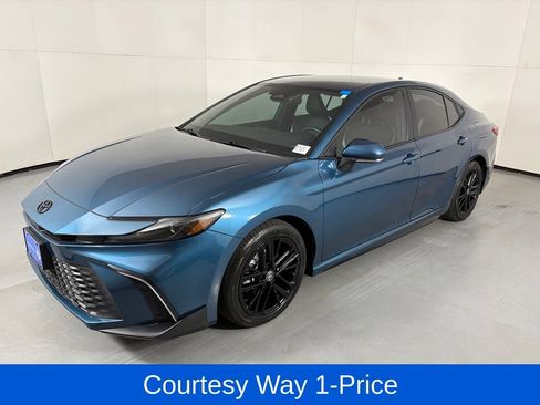Used 2025 Toyota Camry SE w/ Multimedia Upgrade Package FWD image 5