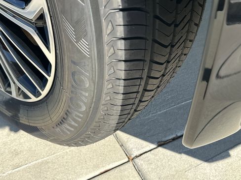 New 2026 Nissan Armada SL w/ Captain's Chari Seat Package image 7