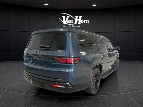 Used 2023 Jeep Wagoneer L Series II w/ Convenience Group I RWD image 7