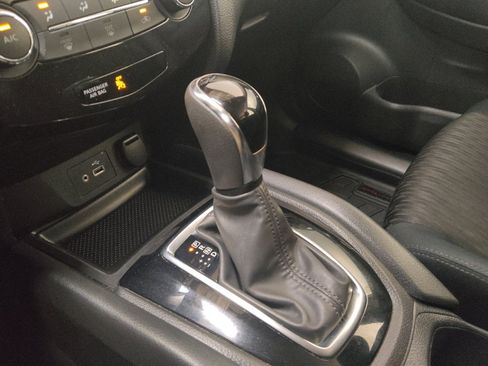 Used 2018 Nissan Rogue S FWD image 26
