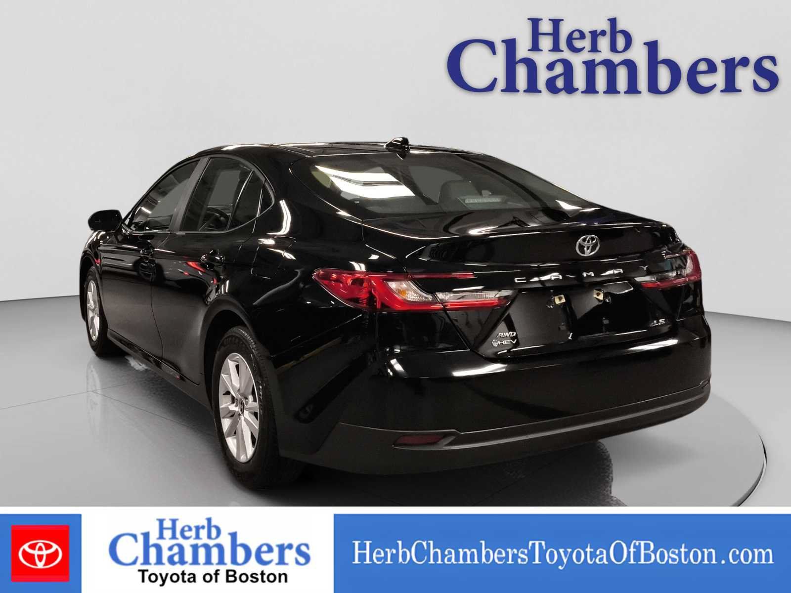Used 2025 Toyota Camry LE AWD/4WD image 3