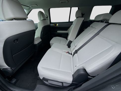 New 2026 Hyundai Santa Fe SE FWD image 17