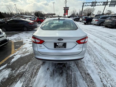 Used 2016 Ford Fusion SE w/ Equipment Group 202A image 5