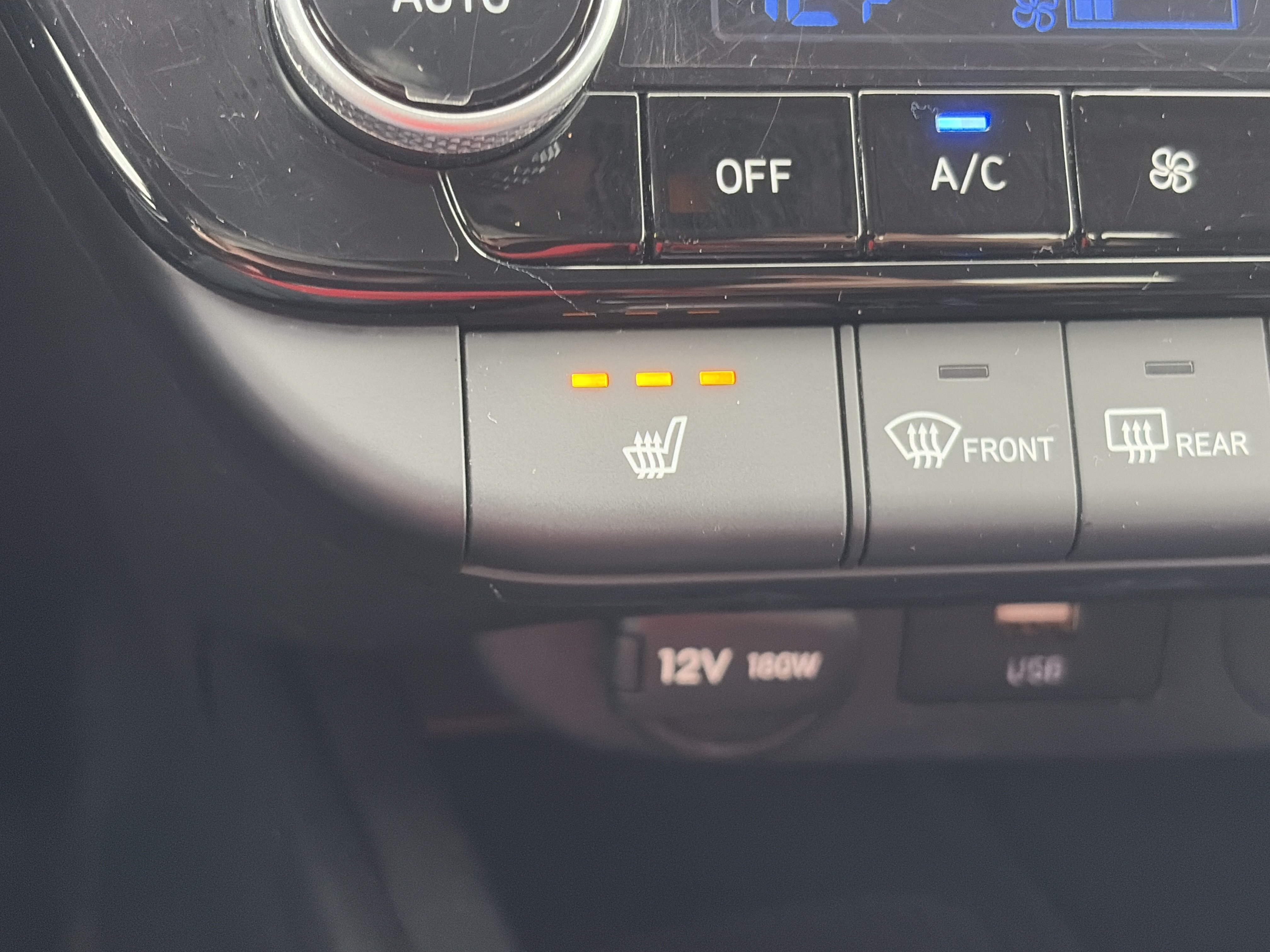 Used 2025 Hyundai Elantra SEL FWD image 31