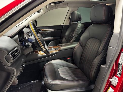 Used 2020 Maserati Levante GranLusso image 11