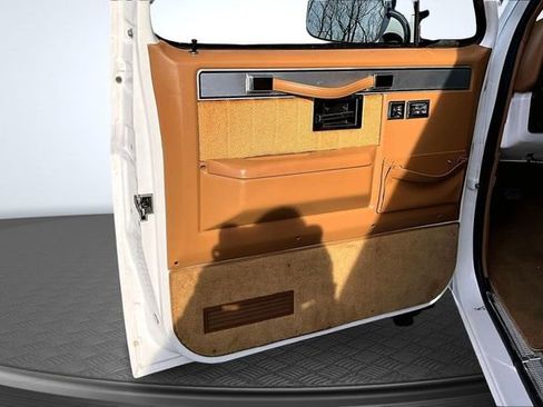 Used 1990 Chevrolet Blazer 4WD image 16