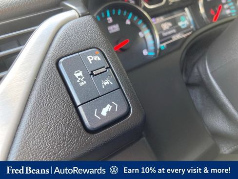 Used 2019 GMC Yukon SLT w/ Open Road Package AWD/4WD image 32