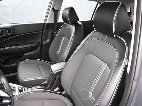Certified 2023 Hyundai Venue Limited w/ Cargo Package image 10