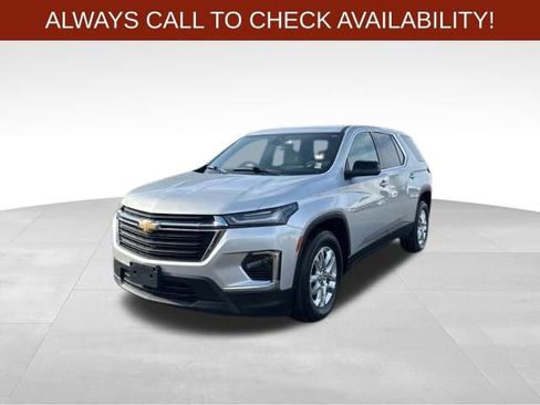Used 2022 Chevrolet Traverse LS image 3