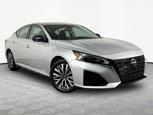 Certified 2024 Nissan Altima 2.5 SV FWD image 3