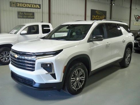 Used 2025 Chevrolet Traverse LT w/ LPO, Floor Liner Package image 1