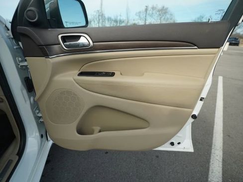 Used 2015 Jeep Grand Cherokee Overland w/ Trailer Tow Group IV image 22