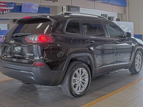 Used 2020 Jeep Cherokee Latitude FWD image 4