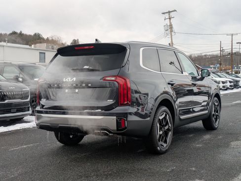New 2025 Kia Telluride S image 4