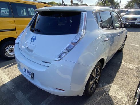 Used 2015 Nissan Leaf SV image 5