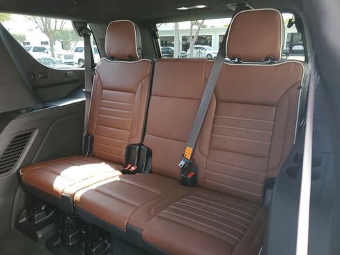 Used 2023 GMC Yukon Denali Ultimate image 13