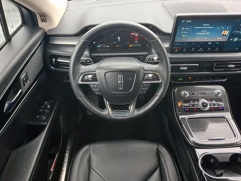 Used 2023 Lincoln Nautilus AWD w/ Premium Package image 12