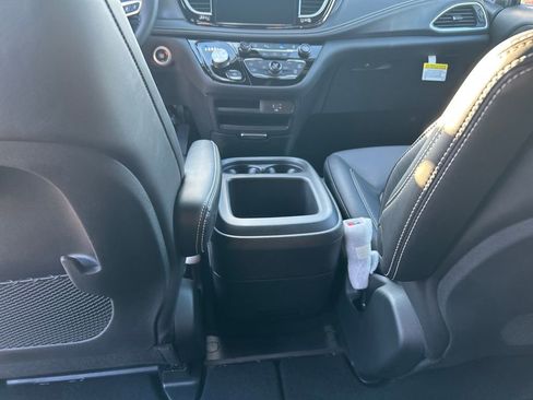 New 2026 Chrysler Pacifica Select image 22