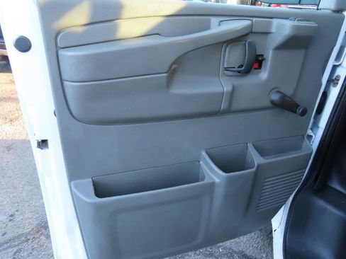 Used 2013 Chevrolet Express 2500 image 10