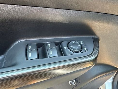 Used 2023 GMC Acadia SLT AWD/4WD image 9