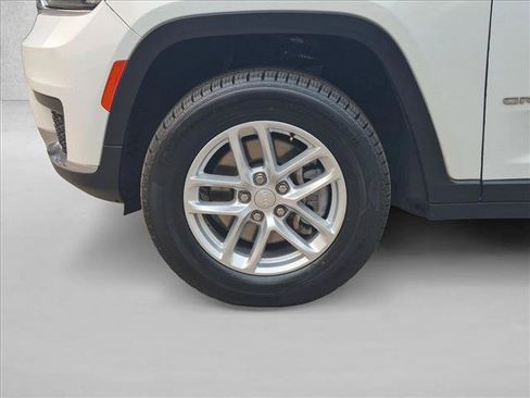 Used 2023 Jeep Grand Cherokee L Laredo AWD/4WD image 9