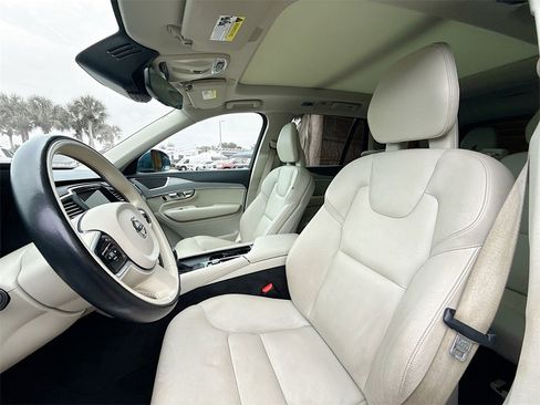 Used 2021 Volvo XC90 T5 Momentum w/ Climate Package image 23