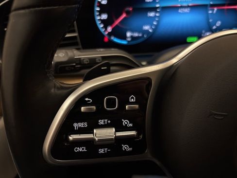 Used 2022 Mercedes-Benz GLS 450 4MATIC image 17