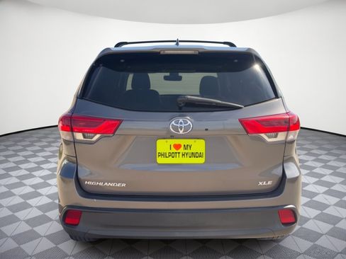 Used 2017 Toyota Highlander XLE FWD image 11