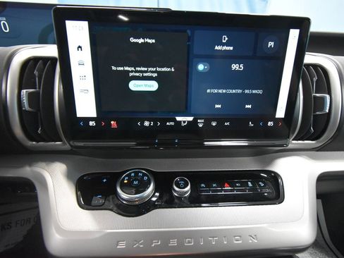 Used 2025 Ford Expedition Active image 18