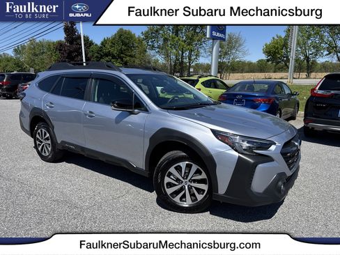 Used 2025 Subaru Outback Premium AWD/4WD image 1