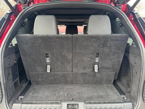 Used 2017 Land Rover Discovery SE image 11