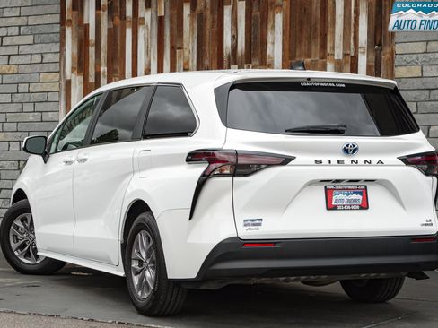 Used 2024 Toyota Sienna LE AWD/4WD image 4