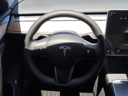 Used 2025 Tesla Model Y Long Range RWD image 14
