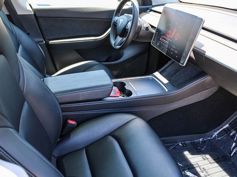 Used 2022 Tesla Model Y Long Range AWD/4WD image 18