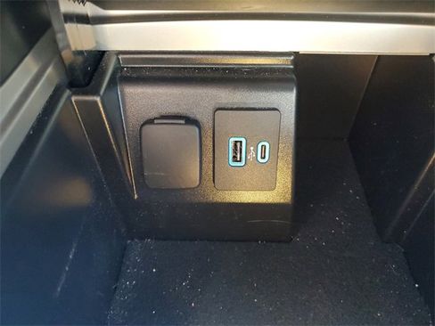 Used 2023 Ford Explorer XLT w/ Equipment Group 202A image 32