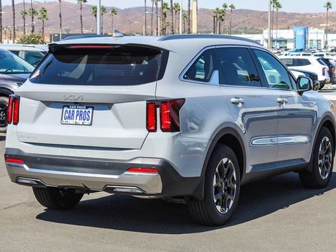 New 2025 Kia Sorento S w/ Panoramic Sunroof Package image 17